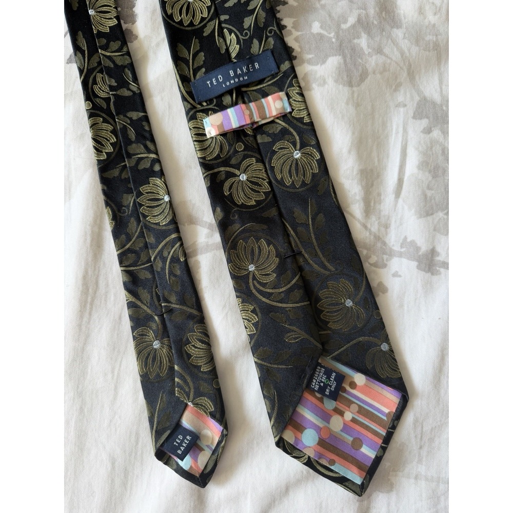 Ted Baker London	Green Floral Paisley Woven Jacquard	100% Silk Tie Made In USA